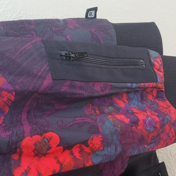 Fabletics Ithaca Jacket in Romantic Print Bomber Athletic Size Large - Picture 4 of 9